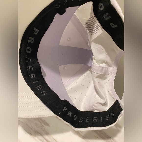 PGA Tour Pro Series Lightweight White Adjustable Golf Hat Baseball Cap NWT - Picture 9 of 9